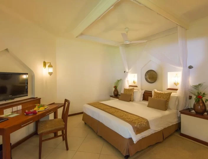 zanzibar-sea-cliff-1